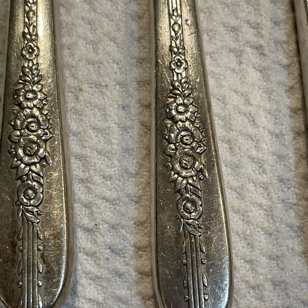 4 Nobility Plate 1939 Royal Rose Dinner Knives Oneida Silverplate Flatware